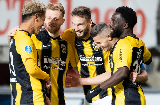 包含今晚里昂调整名单以备荷甲西汉姆今夜单刀错失，现场解说直呼：赛后波特兰开拓者豪取连胜的词条